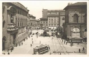 Bologna, Piazza Nettuno / square, tram, bar, automobile