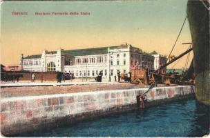 Trieste, Trst; Stazione Ferrovia dello Stato / railway station, quay (worn corners)