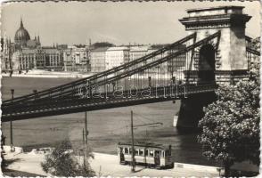 Budapest, Lánchíd, villamos. Képzőművészeti Alap Kiadóvállalat. Czeizing Lajos felvétele (EK)