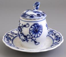 Meisseni porcelán mustáros tégely, máz alatti kék festéssel, jelzett, alján javítás nyomaival, m: 11...