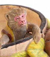 Távol-keleti cirkuszi mutatványos majommal és virágokkal, mázas kerámia asztali dísztárgy, jelzés né...