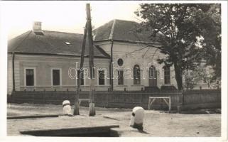Nagybacon, Nagy-Baczon, Batanii Mari; községháza / town hall