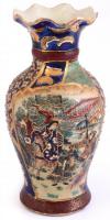 Japán szacuma váza. Kézzel festett, jelzett, kis kopásokkal. m: 20,5 cm
