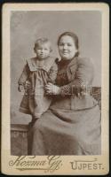 cca 1900 Nő és gyermeke, mignon fotó, Kozma Gyula újpesti műterméből, 8x5 cm