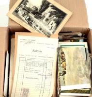 Doboznyi papírrégiség , benne régi tankönyvek, sok képeslap, távirat, újságok, receptkönyv, utazási ...