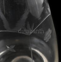 Kancsó és italos üveg üvegdugóval. Formába fújt, metszett, hibátlan.  25 cm, 31 cm