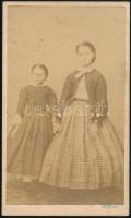 cca 1860 Két kislány, keményhátú fotó K. Regner bécsi műterméből 10x6 cm