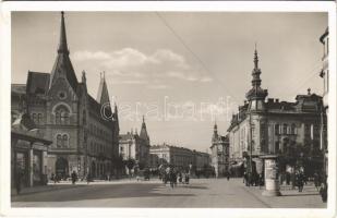 1941 Kolozsvár, Cluj; Horthy Miklós út, Diana Illatszertár, patika, gyógyszertár, üzletek, hirdetőoszlop Dreher reklámmal / street, pharmacy, perfumery, shops, automobiles