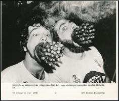 Pipa és szivar témájú MTI sajtófotó, 2 db, 21×24 cm