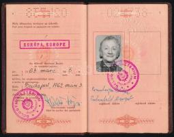 1962 Bp., Magyar Népköztársaság által kiállított fényképes útlevél, angol, belga, francia, osztrák, ...