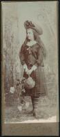 cca 1900 Kádoss Gizella, keményhátú fotó Kemény Jenő kassai műterméből, 12×5 cm