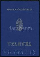 1993 Magyar Köztársaság által kiállított fényképes útlevél / Hungarian passport