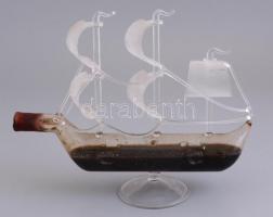 Üveg három árbocos vitorlás hajó üveg, benne nem iható borral. 20x16 cm