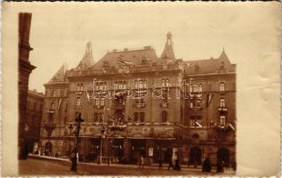 ~1910 Budapest VI. Drechsler-palota magyar zászlókkal díszítve. photo (fa)