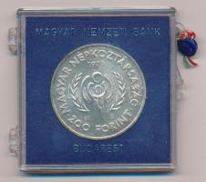 1979. 200Ft Ag "Nemzetközi gyermekév" eredeti plombált, kissé sérült "MNB" plasz...