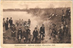 Hajdúszoboszló, Hőforrás a kitörés időpontjában (1925), fürdőzők. Petrányi fotó (Rb)