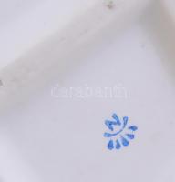 Capodimonte italozók. Festett biszkvit porcelán. Jelzett, hibátlan. 19x16 cm