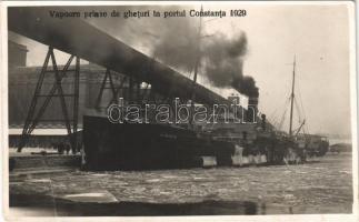1929 Constanta, Vapoare prinse de gheturi in portul / Jégcsapdába esett hajók a kikötőben / Ships trapped by ice in the harbor, SS Albania. Foto Arta N. Joanid, photo