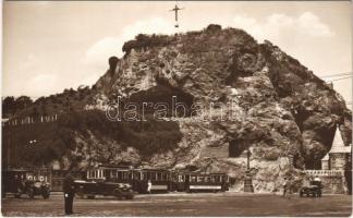 Budapest XI. Szent Gellért kápolna, villamos, automobil, forgalomirányító rendőr