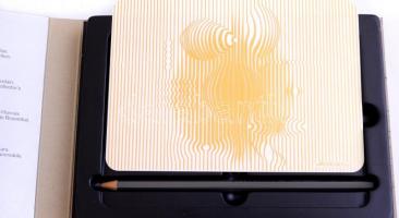 Rosenthal Victor Vasarely grafikával díszített porcelán képeslap, díszdobozban, ceruzával, leírással...