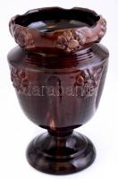 Barna kerámia váza, jelzés nélkül, lepattanásokkal, m: 23 cm