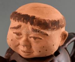 Barna kerámia bortartó, kis lepattanásokkal, tetején gyári repedéssel, m: 35,5 cm