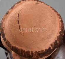 Barna kerámia bortartó, kis lepattanásokkal, tetején gyári repedéssel, m: 35,5 cm