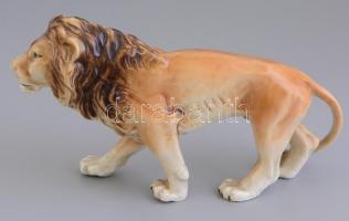 Porcelán oroszlán, kézzel festett, formaszámmal jelzett, apró kopásnyomokkal, h: 22,5 cm, m: 12,5 cm