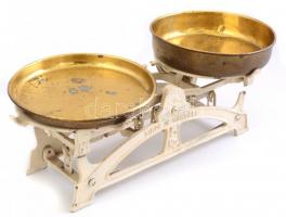 Öntöttvas asztali  mérleg réz tányérokkal. Jelzett Salgótarjáni. 38 cm