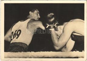 Papp László (Papp Laci) olimpiai bajnok ökölvívó a Helsinki olimpián. Képzőművészeti Alap Kiadóvállalat / László Papp Olympic Champion boxer at the Olympic Games in Helsinki 1952