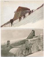 11 db főleg RÉGI téli sport motívum képeslap: síelők, síközpontok / 11 mostly pre-1945 winter sport motive postcards: skiing, ski resorts