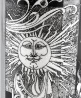 Hollóházi Szász Endre által tervezett mintával díszített porcelán váza, matricás, jelzett, apró kopá...