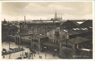 München, Munich; Bahnhof / railway station, automobiles