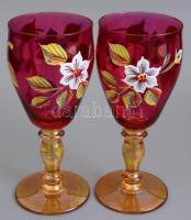 Üveg boros készlet (cseh?), kézzel festett, 1 db kiöntő és 6 db talpas pohár, apró kopásnyomokkal, k...