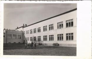 Kolozsvár, Cluj; M. kir. állami tanítőnőképző intézet gyakorlóiskolája / teachers' training institute, practice school