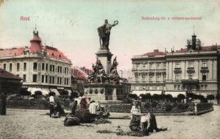 Arad Szabadság square with statue