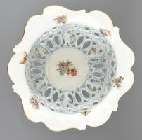 Herendi Viktória mintás nagy méretű, áttört asztalközép, kehely virágokkal gazdagon díszített. Kézze...