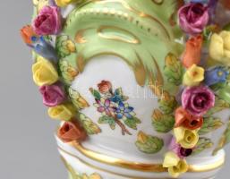 Herendi Viktória mintás nagy méretű, áttört fedeles urnaváza virágokkal gazdagon díszített. Kézzel f...