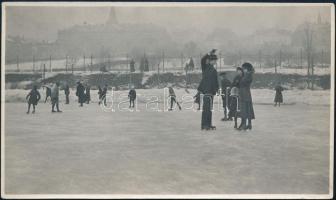 cca 1920-1930 Budapest, Feneketlen-tó melletti, azóta beépített korcsolyapálya, fotó, 10,5×6 cm