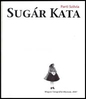 Parti Szilvia: Sugár Kata. Magyar Fotográfiai Történetéből. 46. Bp., 2007, Magyar Fotográfiai Múzeum...