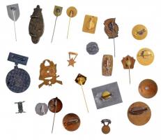 22db-os jelvénytétel, közte 1938. "Eucharisztikus Világkongresszus Budapest" zománcozott B...