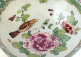 Kínai stílusú, tök alakú porcelán vázapár. XIX. századi Samson (Párizs) jelzéssel. Az egyik vázát a ...