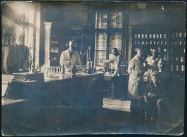 cca 1910 Patika, gyógyszertár belseje fotó 9x12 cm