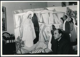 cca 1960 Xantus Gyula (1919-1993) festőművész a tokaji művésztelepen, az egyik alkotása előtt; a festmény a tokaji templom számára készült, 13x18 cm