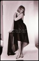 cca 1971 Fátyolos sejtelem; szolidan erotikus felvételek; 7 db vintage NEGATÍV, 24x36 mm