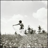 cca 1979 A vágyak szabad szárnyalása; Menesdorfer Lajos (1941-2005) budapesti fotóművész hagyatékábó...