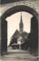 1926 Judendorf-Straßengel (Steiermark), Strassengel bei Judendorf; street view, church, old gate (EK)
