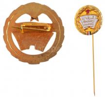 ~1960-1970. "Kiváló Pénzügyi Dolgozó" aranyozott, zománcozott fém jelvény miniatűrrel, ere...