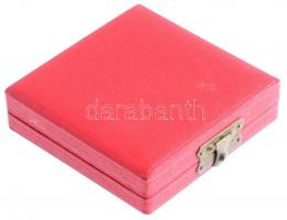 ~1960-1970. "Kiváló Pénzügyi Dolgozó" aranyozott, zománcozott fém jelvény miniatűrrel, ere...