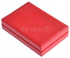 ~1960-1970. "Gépipar Kiváló Dolgozója" műgyantás fém jelvény és miniatűr, eredeti tokban T...